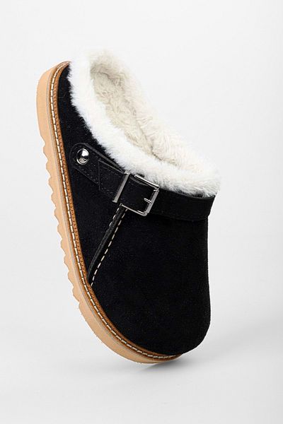 Shoeberry Flache Damen-Hausschuhe Saboi aus schwarzem Wildleder mit Fell innen