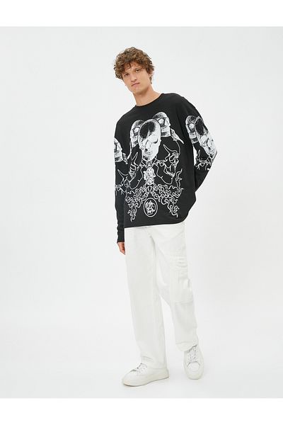 Koton Pullover mit Totenkopf-Print, Rundhalsausschnitt und langen Ärmeln