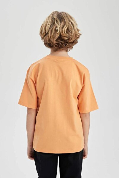 DeFacto Boys' T-shirt - Comfortable and Stylish Design
