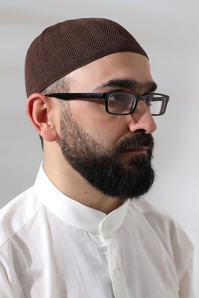 ihvanonline Детайлна плетена молитвена шапка с кафяв сапфир и дантела