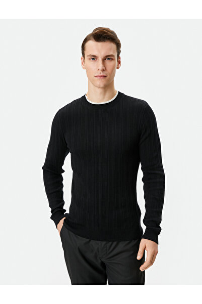 Koton Slim-Fit-Strickpullover mit strukturiertem Kragen und langen Ärmeln