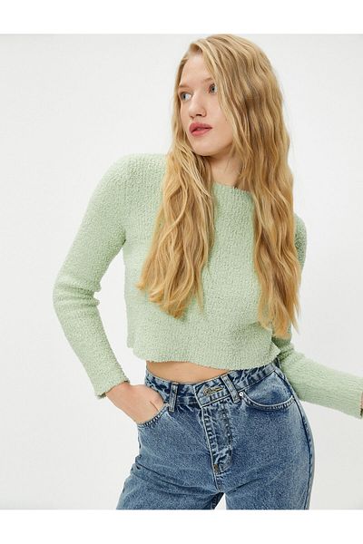 Koton Basic Plüsch-Crop-Pullover mit langen Ärmeln und Rundhalsausschnitt
