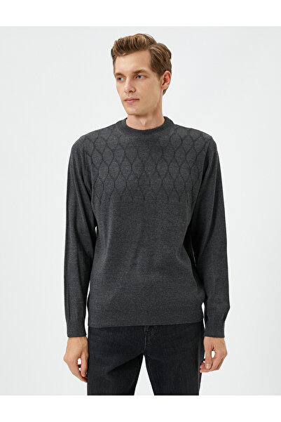 Koton Pullover mit Rundhalsausschnitt, schmaler Passform, strukturiertem, geripptem Langarm
