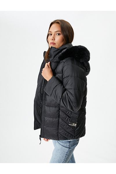 Koton Kurze Pufferjacke mit Gürtel und abnehmbarer Kapuze