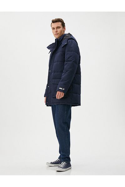 Koton Bunda Puffer s kapucí – potištěný štítek, zapínání na zip a knoflík
