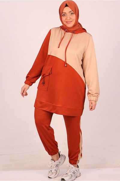 Moda Rosa 24Y47014 - بلاط - بدلة رياضية كريستالية ذات خيطين مع درع مقاس كبير