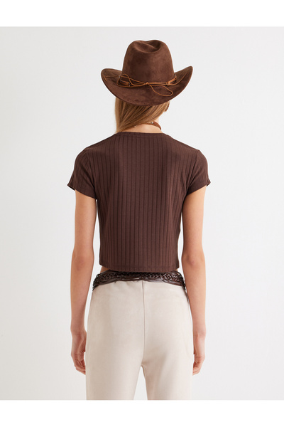 Koton Украсена със скъпоценни камъни тениска с кръгло деколте и къс ръкав