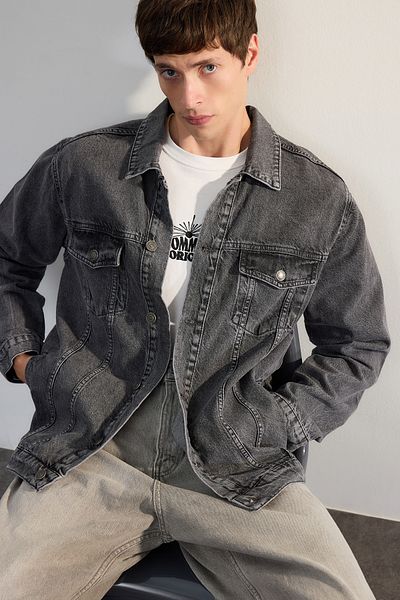 Trendyol Collection Graue Jacke mit normaler Passform TMNSS23CE00023