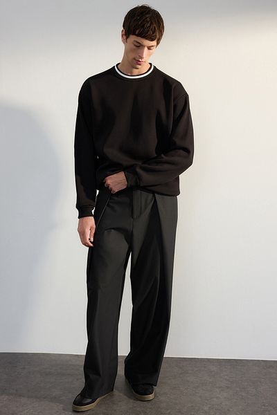 Trendyol Collection Μαύρο Premium Oversize/Wide Cut λαιμόκοψη λουράκι με λεπτομέρεια Basic Fleece φούτερ TMNAW25SW00093