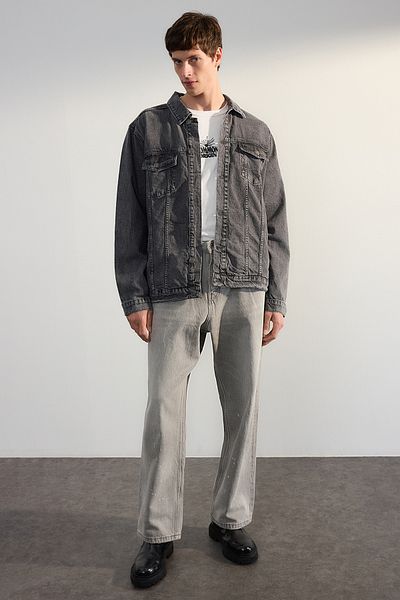 Trendyol Collection Graue Jacke mit normaler Passform TMNSS23CE00023