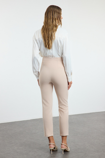 Trendyol Collection Béžové cigaretové kalhoty s vysokým pasem – límec a délka ke kotníkům, tkaná látka Twoss20Pl0515