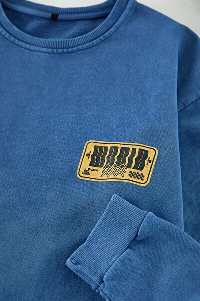 Trendyol Collection Indigo 100% bavlna Oversize/Wide Fit Distressed/Fad Effect Back Potištěná mikina TMNAW24SW00080