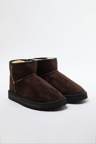 TRENDYOL SHOES Sötétbarna szőrme, kerek orrú, lapos, lapos sarkú női csizma TAKAW25BO00029