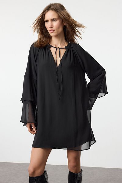 Trendyol Collection Μαύρο ίσιο βολάν Μίνι υφαντό χειμερινό φόρεμα TWOAW25EL00559