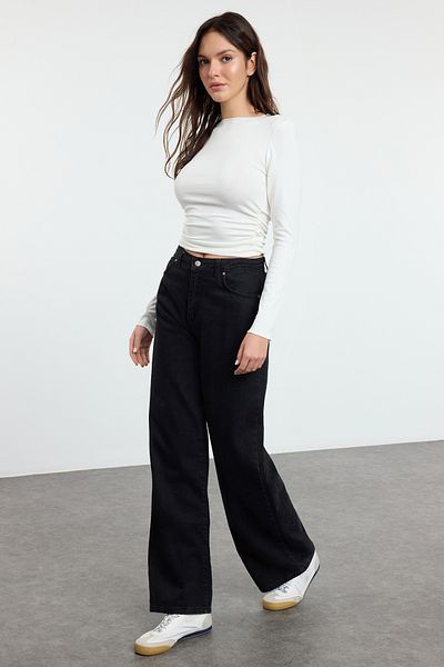 Trendyol Collection Εύκαμπτη πλεκτή μπλούζα με λαιμόκαρα - εκρού βισκόζη με λεπτομέρεια ντραπέ, εφαρμοστό Shiring TWOAW25BZ00225