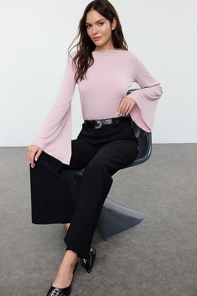 Trendyol Collection Bluse mit dehnbarem Stoff in Dusty Rose mit spanischen Ärmeln – bequeme Passform TWOAW25BZ00203