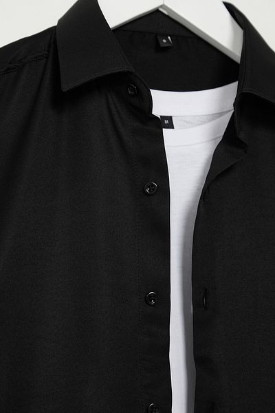 Edit by Trendyol Pánská košile – černá, Slim Fit, dlouhý rukáv, snadno žehlitelná lesklá látka Tedaw25Go00052