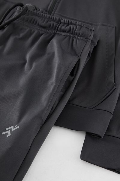 Trendyol Collection Sport-Trainingsanzug-Set in Dunkelgrau und Schwarz – reguläre Passform TMNAW25EM00015