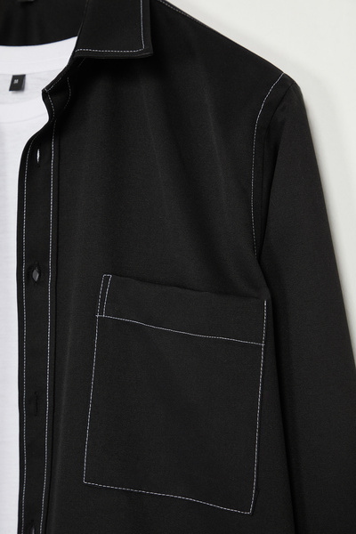 Trendyol Collection Μαύρο πουκάμισο με ράψιμο με αντίθεση με κανονική εφαρμογή TMNAW25GO00027