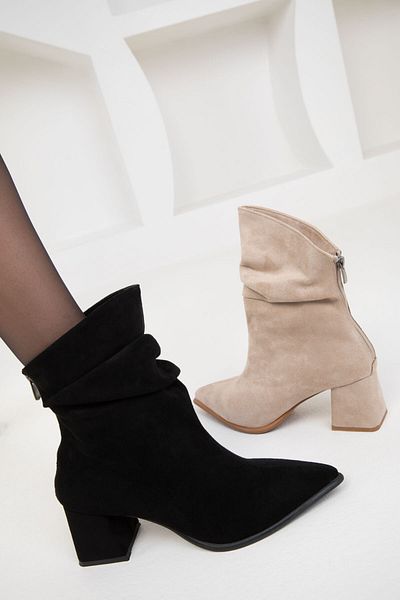 SOHO Damenstiefel und Stiefeletten aus schwarzem Wildleder, 19806