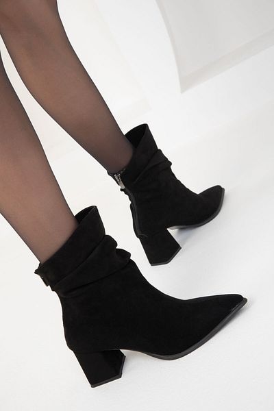 SOHO Damenstiefel und Stiefeletten aus schwarzem Wildleder, 19806