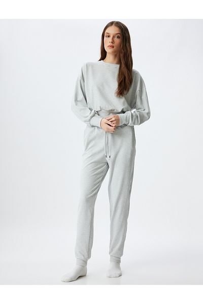 Koton Gestrickter Pyjama-Oberteil, gerippt, langärmelig, Rundhalsausschnitt, bequeme Passform