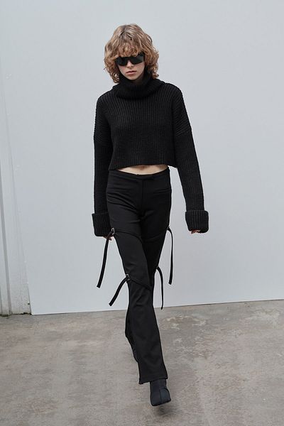 VATKALI Fekete garbós Crop pulóver