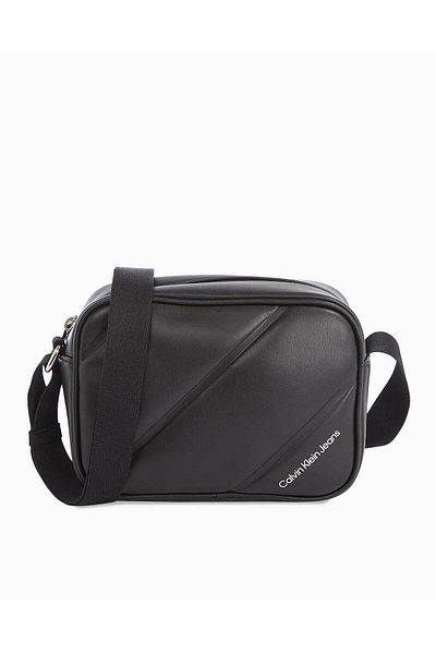 Calvin Klein Keresztpántos Quilted kameratáska