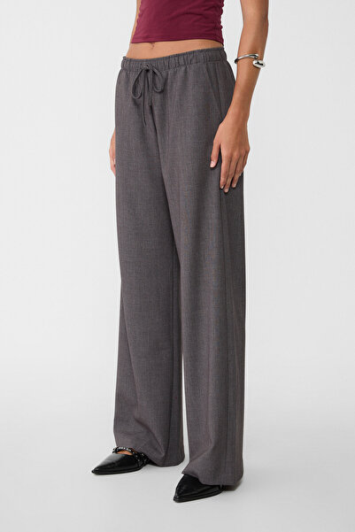 Stradivarius Uzun dökümlü şık pantolon