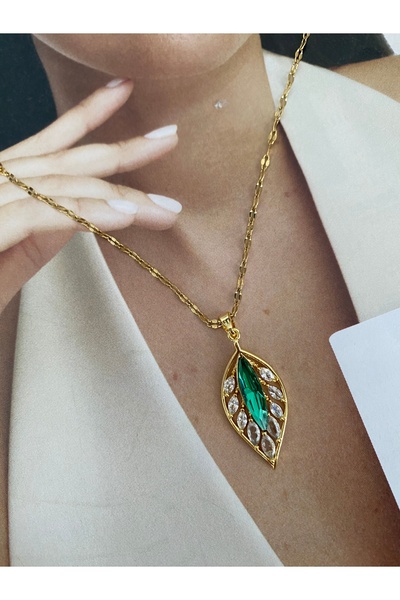 Pinery Jewels قلادة ذهبية للنساء من الفولاذ المقاوم للتشويه بأحجار الزمرد