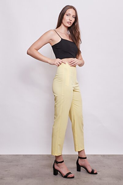 Jument Women's High Waist Relaxed Fit Stylish Office Decorative Pocket Carrot Pants-Yellow