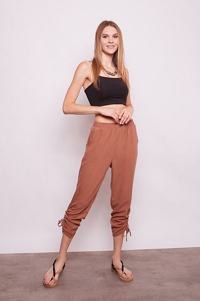Jument Pantaloni confortabili din popelin din vascoza - fara transparenti in interior, talie elastica, buzunare si picioare cu snur - scortisoara