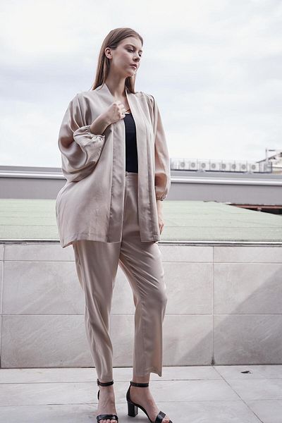 Jument Pantaloni de vară inteligenți drapați Iyocell - țesătură elegantă, fluide, fără afișaj interior, 100% Iyocell (cardigan Jument 60053) - piatră