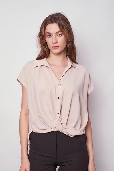 Jument Lycra fără guler din țesătură elegantă, cu umeri jos, cămașă plisată în față-bej