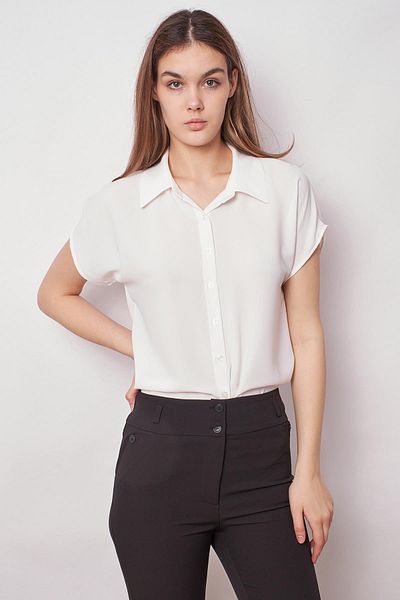 Jument Cămașă-crem din țesătură elegantă, cu dantelă la spate, decoltată, fără lycra