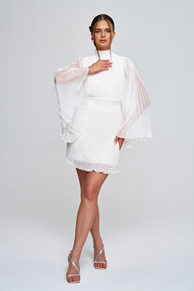 Zeynep Kaya Piliseli belden oturan ispanyol kol ekru elbise