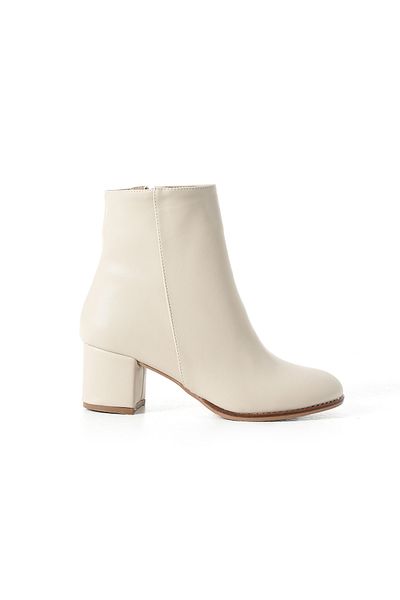 Gökçe Shoes حذاء نسائي ذو كعب بيضاوي كريمي من Raisel للاستخدام اليومي