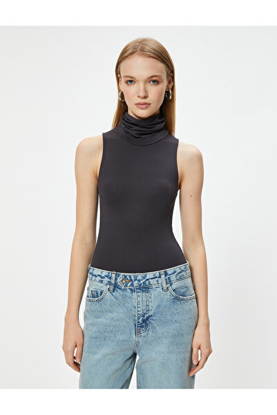 Koton Ärmelloses, schmal geschnittenes Rollkragen-Tanktop