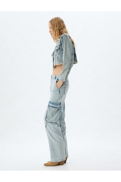 Koton Gerade geschnittene Cargo-Taschen-Jeans - Jeans mit normaler Taille und geknöpfter Straight-Fit-Jeans