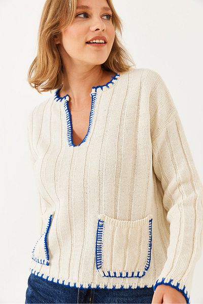 Bianco Lucci Women's V-Neck Shepherd Stitched Embroidered Detailed Pocket Knitwear Sweater 20247523