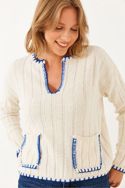 Bianco Lucci Women's V-Neck Shepherd Stitched Embroidered Detailed Pocket Knitwear Sweater 20247523