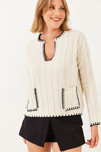 Bianco Lucci Damen-Strickpullover mit V-Ausschnitt, Shepherd-Nähten, Stickerei-Detail und Taschen 20247523