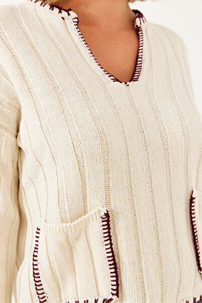 Bianco Lucci Damen-Strickpullover mit V-Ausschnitt, Shepherd-Nähten, Stickerei-Detail und Taschen 20247523
