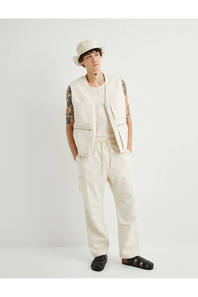 Koton Weste aus Canvas mit V-Ausschnitt, Reißverschluss, ärmellos und mit Taschendetails