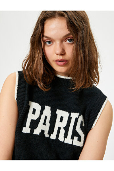 Koton Ärmelloser Pullover mit Rundhalsausschnitt – Slogan gestickt