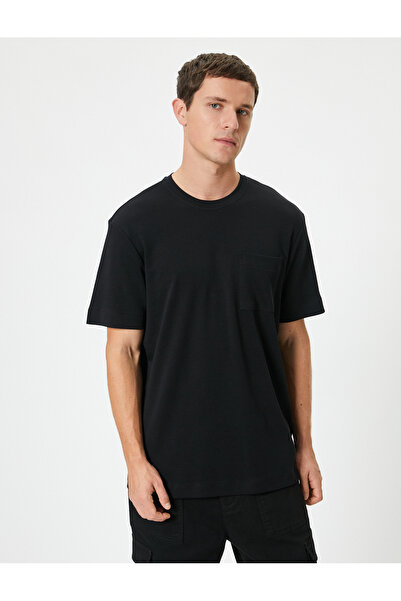Koton Cep Detaylı Kısa Kollu Bisiklet Yaka Regular Fit Pamuklu Basic Tişört