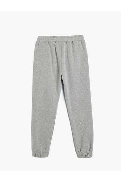Koton Tepláky Jogger – detail s potiskem, zavazování do kapsy a pasu