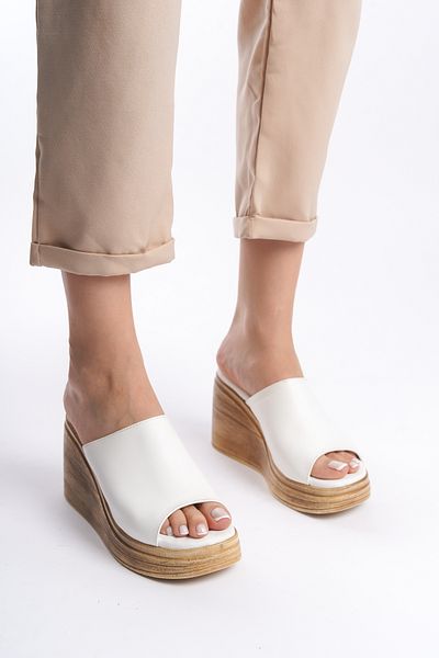 Taran Perla Stylish Women's Slippers - Comfortable Design with Wedge Heels and Thick Straps