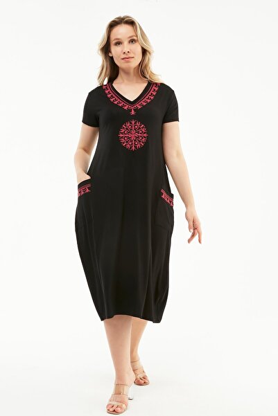 Ebsumu Πλεκτό φόρεμα με νέον κέντημα μαύρο-ροζ