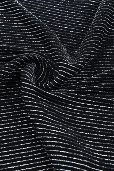 Kumaş Deposu Gümüş Metalik Çizgili Siyah Abiye Örme Kumaş